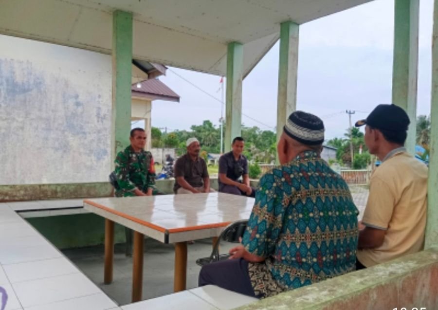 Hadir di Tengah Warga, Babinsa Desa Tapau Perkuat Sinergi Lewat Komunikasi Sosial