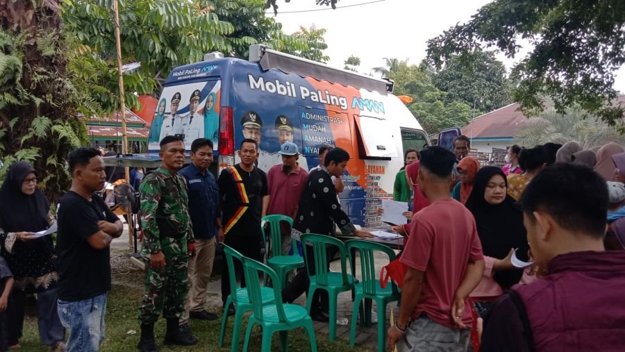 Hadir di Tengah Warga, Babinsa Monitoring Layanan Administrasi Keliling di Agrowisata