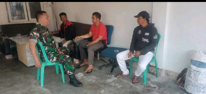 Hadir di Tengah Warga, Babinsa Sukajadi Bangun Komunikasi Kekeluargaan