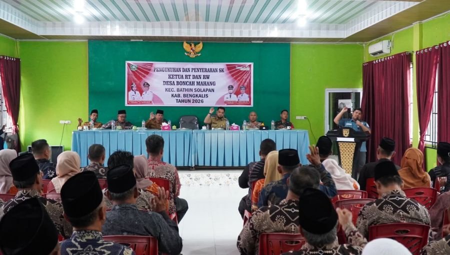 Hadiri Pengukuhan RW & RT Boncah Mahang, Babinsa Pererat Sinergi Pemerintahan Desa