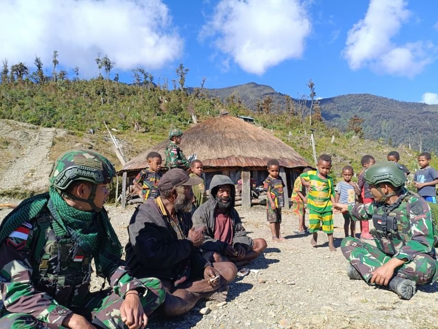 Hangatkan Pagi di Kampung Nume, Satgas Yonif 136/Tuah Sakti Hadir Menyapa Warga sebagai Keluarga