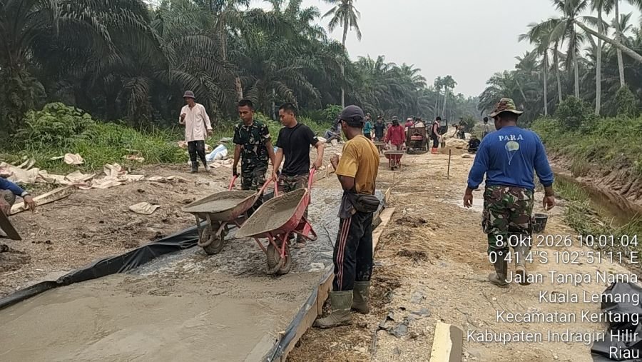 Hari ke-3 TMMD ke-130, Pengecoran Jalan 1,1 Km di Kuala Lemang Terus Dikebut