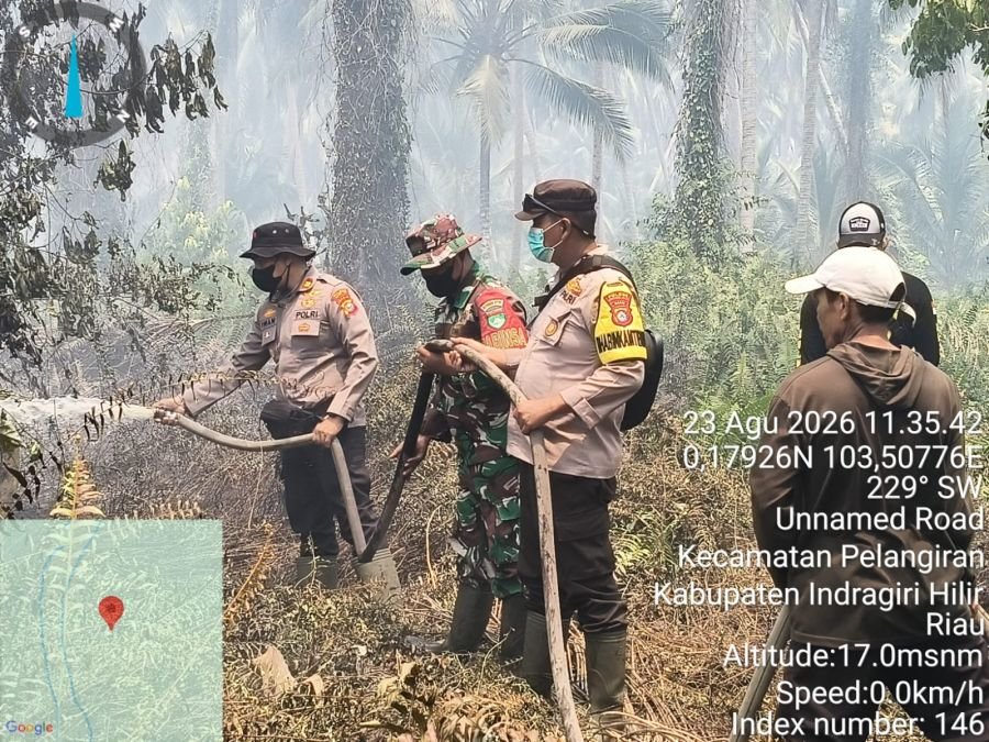 Hari Kedua Karhutla Pelangiran Meluas: Team Gabungan Upaya Keras Padamkan Api di Lahan Gambut