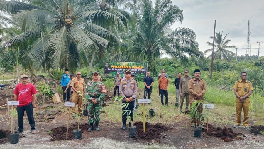 Hari Mangrove Sedunia, Babinsa Koramil 03/Tempuling Dukung Penanaman Pohon