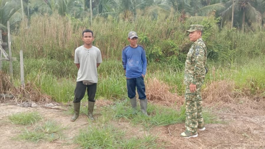 Hasil Nihil Karhutla, Serka Maihasan dan Warga  Kompak Jaga Tapal Batas di Kelurahan Benteng