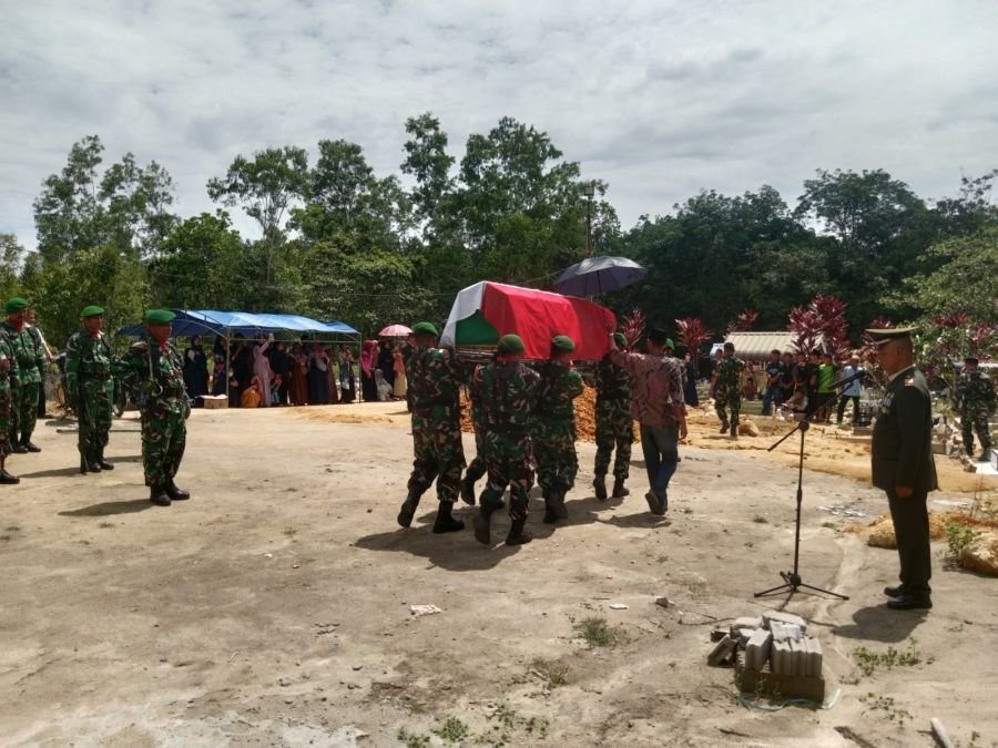 Danramil 03/Kundur Pimpin Upacara Pemakaman Militer Serma Purna Pinon