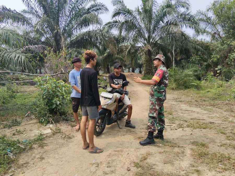 Hotspot Nihil, Tapi Kewaspadaan Tak Boleh Padam! Babinsa dan MPA Patroli Karhutla di Okura