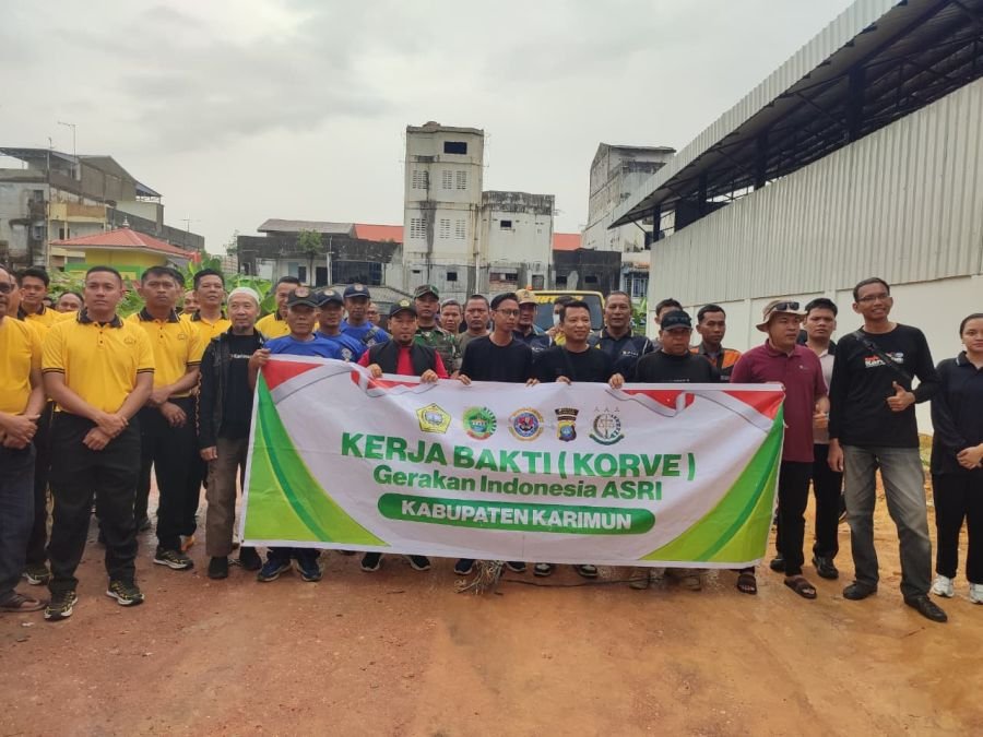 Hujan Tak Halangi Gerakan Indonesia ASRI, Lintas Instansi Bersihkan Karimun