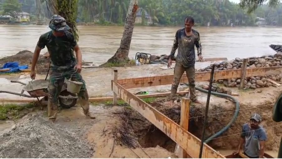 Hujan tidak jadi penghalang demi untuk masyarakat