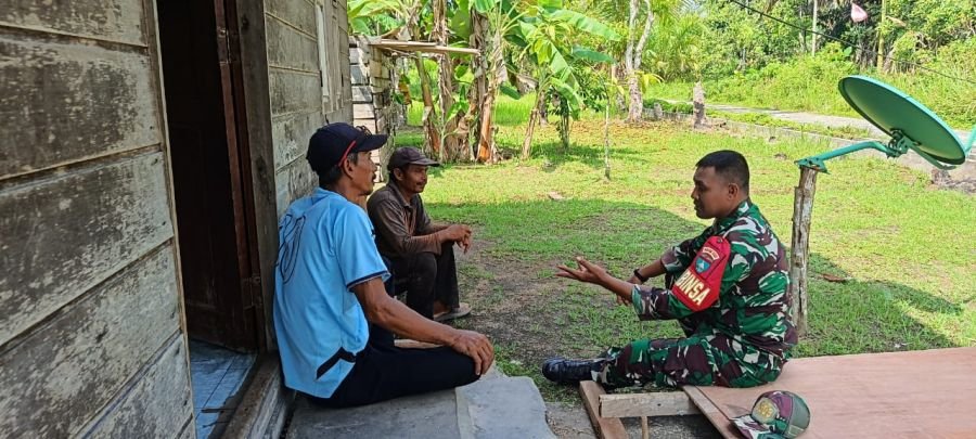 Humanis dan Bersahaja, Serda Syahrul Dekatkan Diri dengan Warga Teluk Belitung