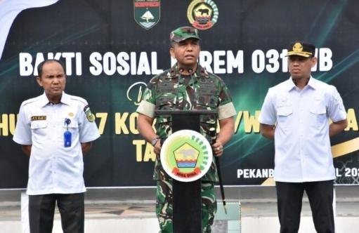 HUT ke-67, Korem 031/WB Bagikan Sembako untuk Warga