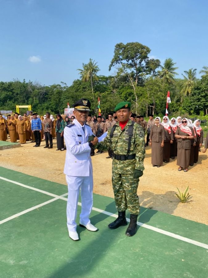 HUT ke-81 RI, Sertu Taufik Hadir di Tengah Warga Selat Gelam