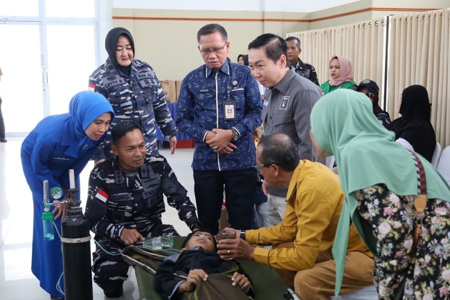 HUT ke-81 TNI AL, Lanal Dumai Gelar Donor Darah dan Khitanan
