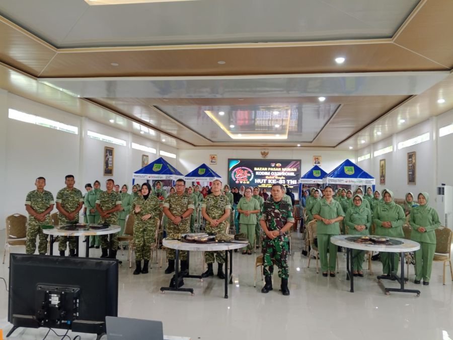 HUT ke-81 TNI, Kodim 0321/Rohil Gelar Bazar Murah, Warga Serbu Sembako