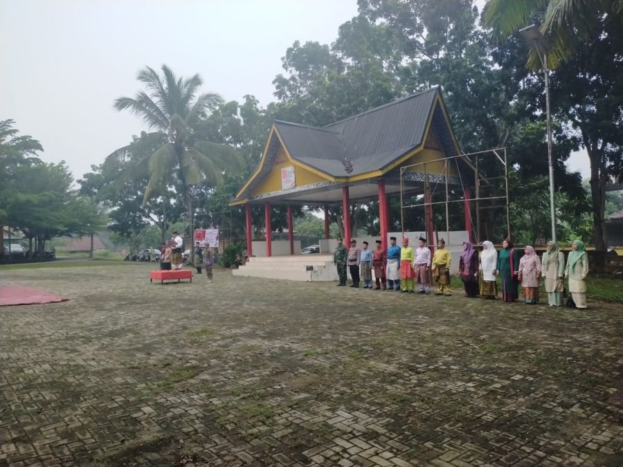 HUT Pelalawan ke-27, Babinsa Hadiri Upacara di Pangkalan Lesung