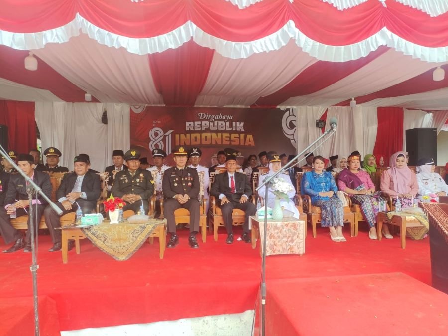 HUT RI ke-81, Babinsa 03/Tpl Hadiri Pengibaran Bendera Merah Putih di Tempuling