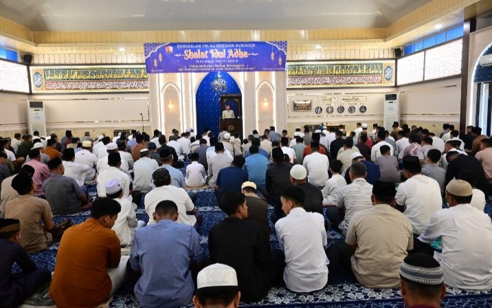 Ikhlas Berqurban dan Berbagi Kebahagiaan - Sholat Idul Adha