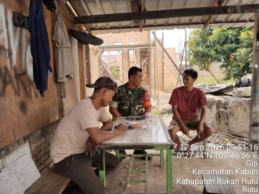 Ingatkan Warga Binaan Soal Keselamatan Kerja, Babinsa Koramil 08/TDN Gelar Komsos di Desa Giti
