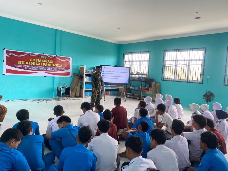 Isi Masa Libur Usai Ujian, Babinsa Tanamkan Semangat Pancasila kepada Generasi Muda