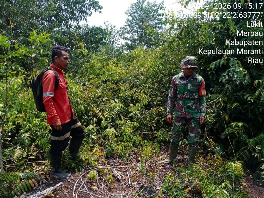 Jaga Desa dari Karhutla, Babinsa Koramil 06/Merbau Rutin Patroli di Desa Lukit