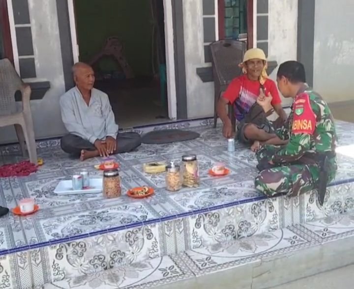 Jaga Hubungan Baik Dengan Warga, Babinsa Koramil 01/Rengat Kedepankan Komsos