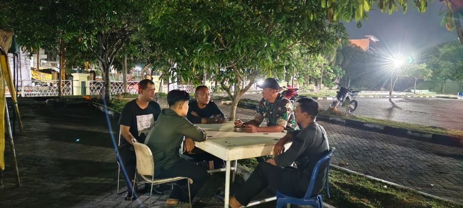 Jaga Kamtibmas, Babinsa Koramil 04/Lph Sambangi Pos Kamling Warga