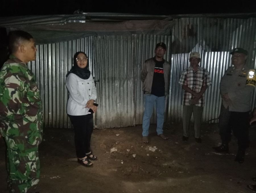 Jaga Kamtibmas Tetap Kondusif, Babinsa Koramil 05/Sail Aktif Patroli Bersama Warga