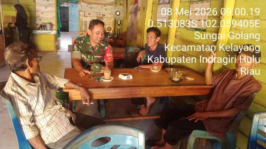 Jaga Keamanan dan Ketertiban, Babinsa Koramil 04/PP Sertu Budi Ismoyo Gelar Komsos di Sungai Golang