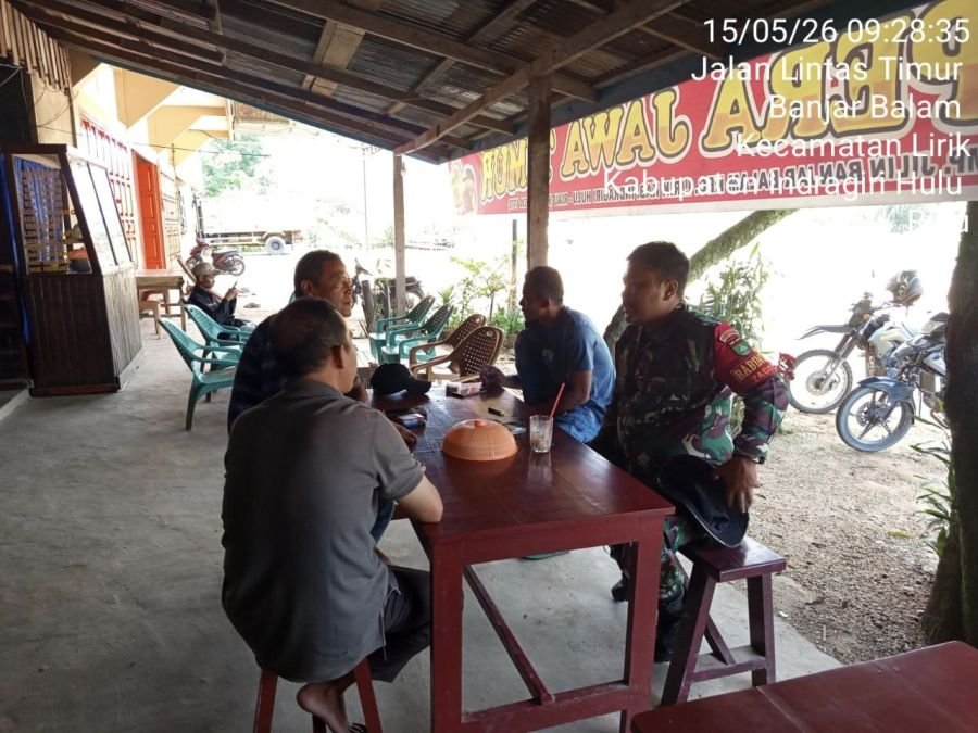 Jaga Keamanan Wilayah, Babinsa Serka Budi Susanto Gelar Komsos di Desa Sungai Banjar Balam