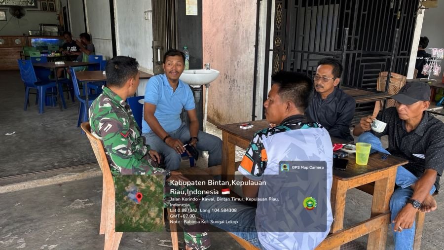 Jaga Kebersihan, Keamanan dan Kerukunan, Babinsa Sungai Lekop Sampaikan Himbauan Kepada Warga RT 02