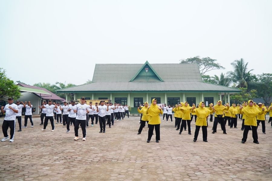 Jaga Kebugaran dan Soliditas, Koramil 03/Tempuling dan Persit Olahraga Bersama di Kodim 0314/Inhil