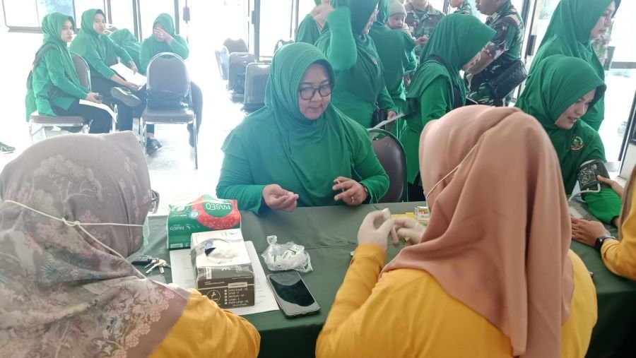 Jaga Kebugaran Personel, Koramil 02/KT Fasilitasi Pemeriksaan Kesehatan 