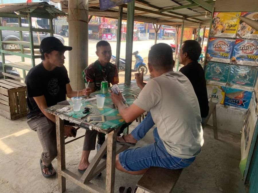 JAGA KEKOMPAKAN, BABINSA KORAMIL PERANAP GELAR KOMSOS BERSAMA WARGA