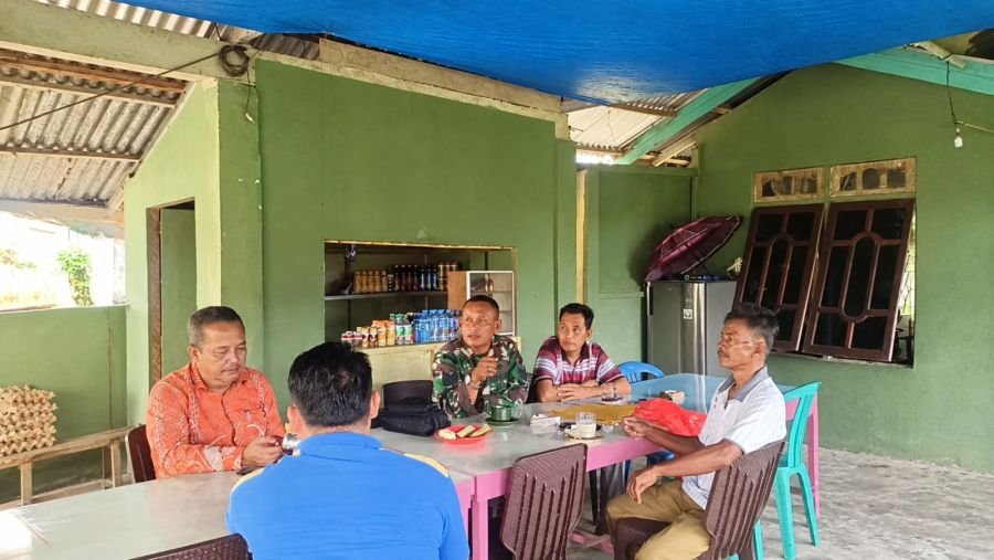 Jaga Kekompakan Warga, Babinsa Koramil 10/Pelangiran Serma Sugianto Rutin Komsos