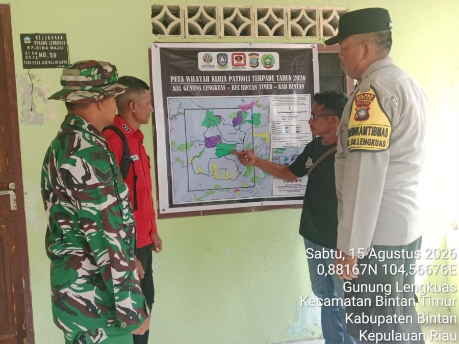 Jaga Kelestarian Kawasan, Babinsa Gunung Lengkuas Laksanakan Patroli Terpadu Bersama Manggala Agni.
