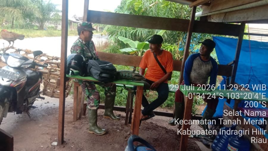 Jaga Kemanunggalan, Babinsa Selat Nama Koramil 02/TM Gencar Laksanakan Komsos