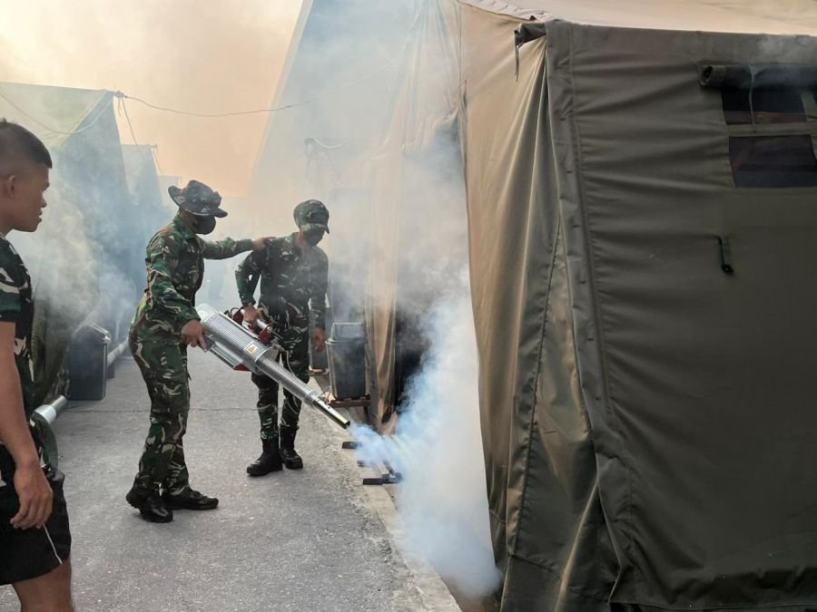 Jaga Kesehatan Prajurit, Yonif TP 952/IB Gencarkan Fogging Rutin