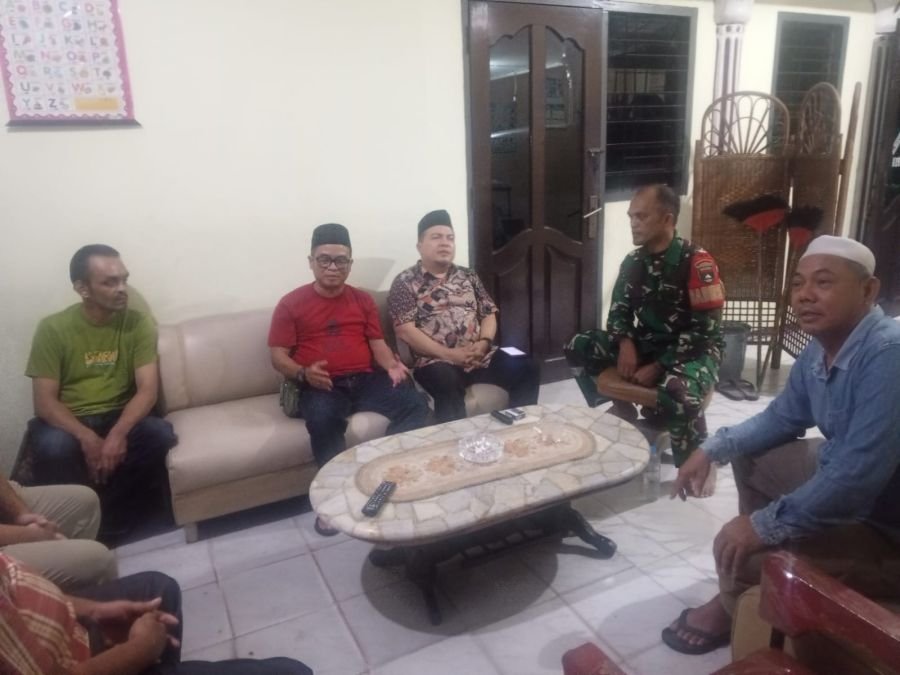 Jaga Ketenteraman Lingkungan, Babinsa Koramil 06/Sukajadi Rangkul Pemilik Indekos Lewat Komunikasi