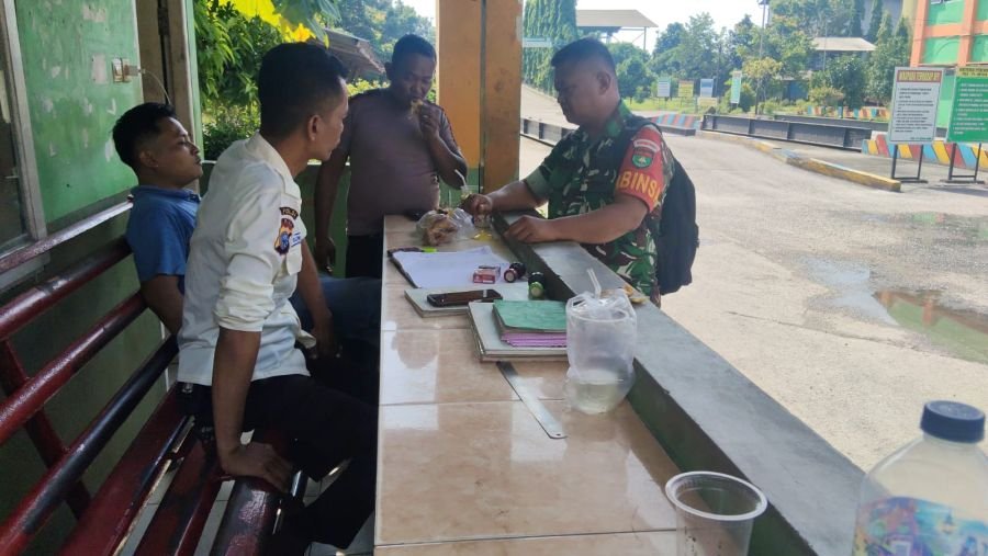 Jaga Kondusivitas Wilayah, Babinsa Koramil 01/Bangkinang Sambangi Pos Sekuriti PT. MB