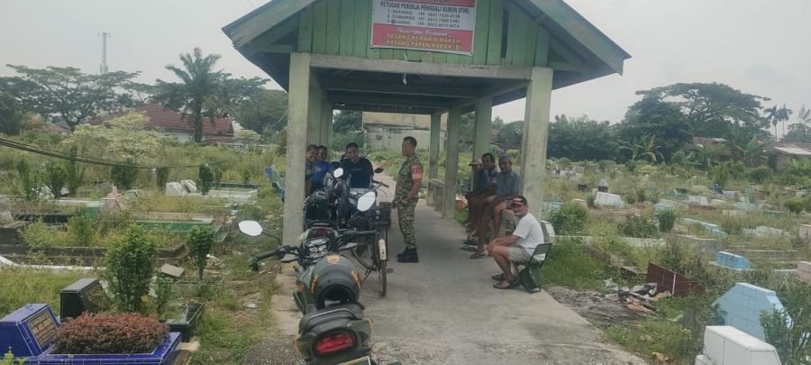 Jaga Lingkungan Tetap Aman, Babinsa Koramil 04/Lph Gandeng Warga Tanjung Rhu Perkuat Kamtibmas