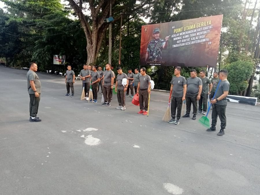 Jaga Lingkungan Tetap Nyaman, Pasi Ops Turun Langsung Pimpin Pembersihan