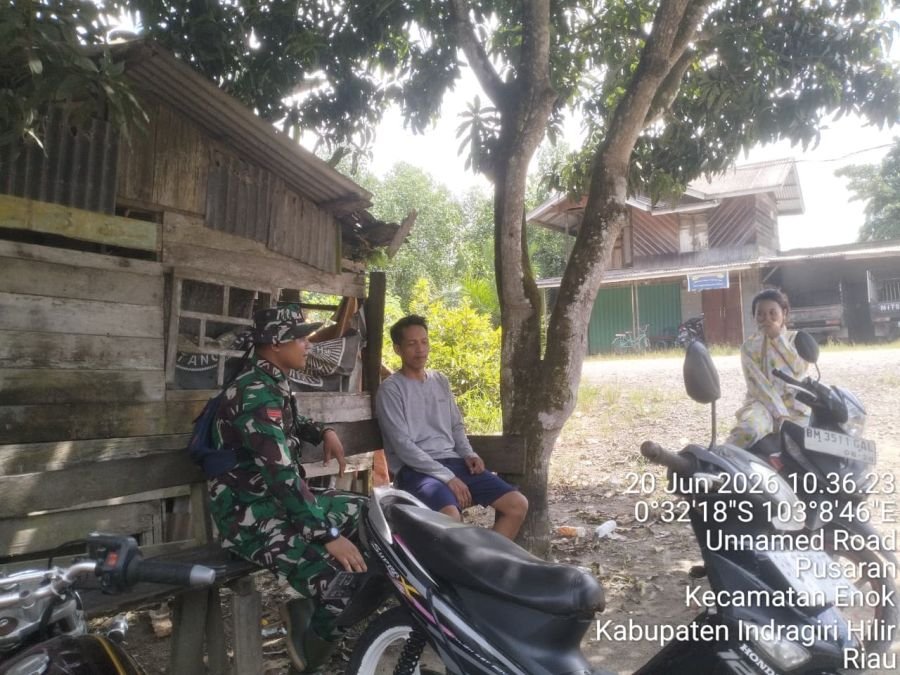 Jaga Lingkungan Tetap Sehat, Babinsa Pusaran koramil 02/TM, Ajak Warga Kompak Bersih-Bersih