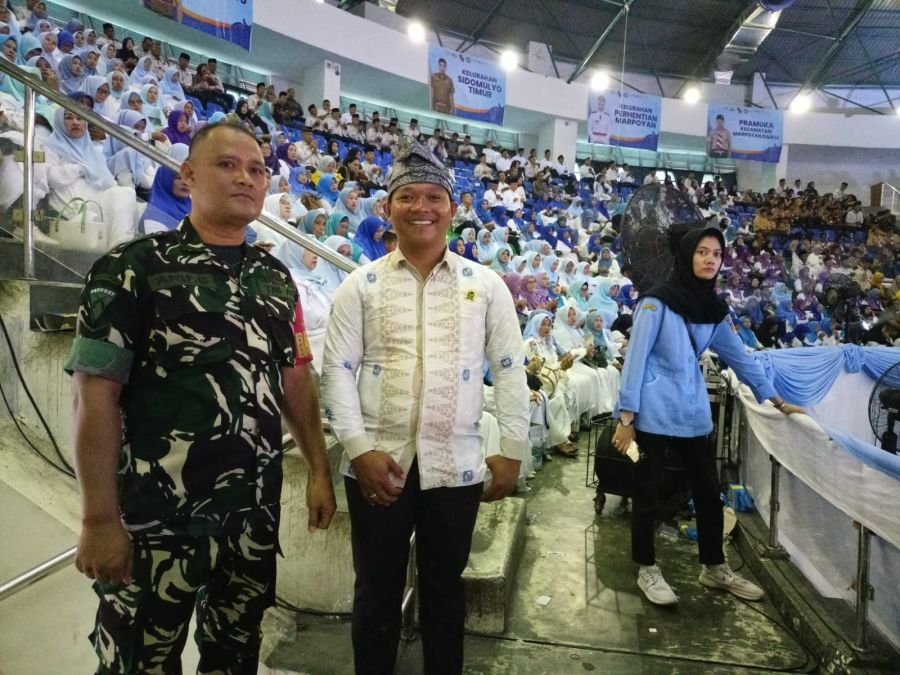 Jaga Sinergi TNI dan Pemko, Babinsa Koramil 02/Kota Monitor Pengukuhan RT/RW Marpoyan Damai