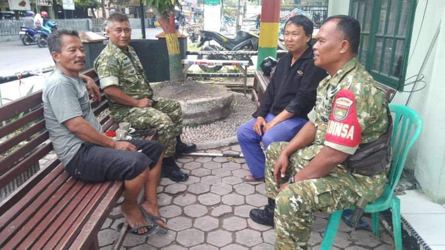 Jaga Stabilitas Wilayah, Babinsa Rumbai Rutin Sambangi dan Berdialog dengan Warga