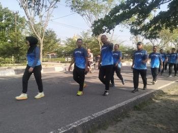 Jaga Stamina dan Kekompakan, Anggota Koramil 01/Bangko Lari Pagi Bersama