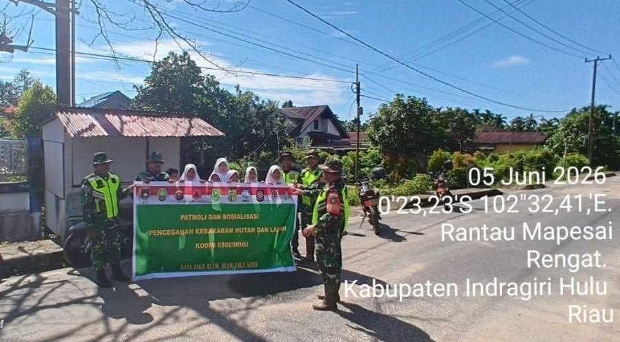 Jaga Wilayah Bebas Asap, Babinsa Koramil 01/Rengat Intensifkan Patroli dan Sosialisasi Karhutla
