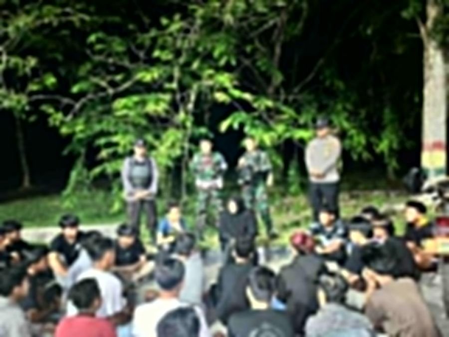 Jajaran Brigif TP 89/GG melaksanakan patroli malam takbiran Idul Adha di wilayah Siak Sri Indrapura