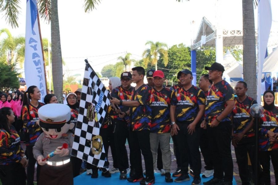 Jalan Santai Meriahkan HUT Bhayangkara ke-80, Pererat Sinergitas TNI-Polri di Tanjungpinang