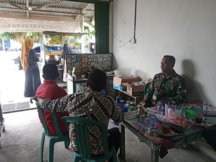Jalin Hubungan kerja yang Baik, Babinsa Ramil 07/KH laksanakan Komsos.