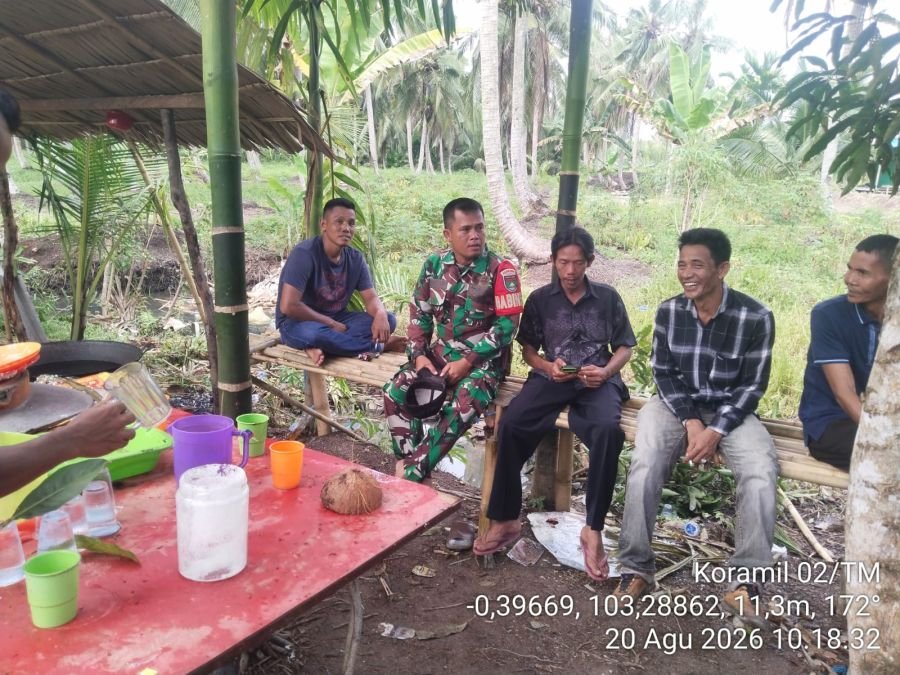 Jalin Keakraban dengan Warga, Babinsa Tanjung Baru Sambangi Desa Tekulai Hilir